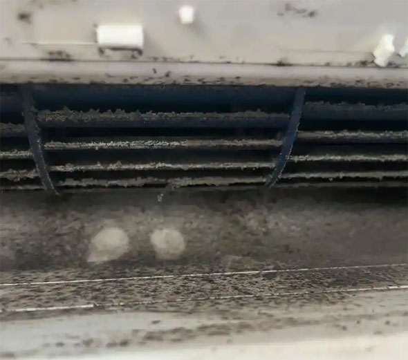 蓬江空调吹的风有股烧焦味是怎么回事